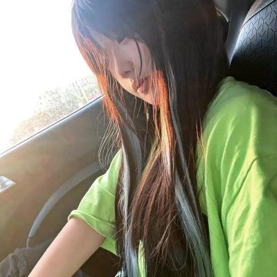 储物柜女孩